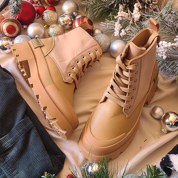 🆕️The Mika// CHUNKY LUG SOLE BOOT - Picture 6 of 7